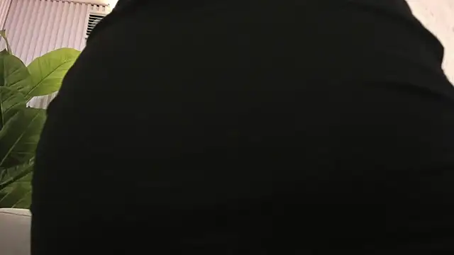 naughty_milf4u_'s Live XXX Chat