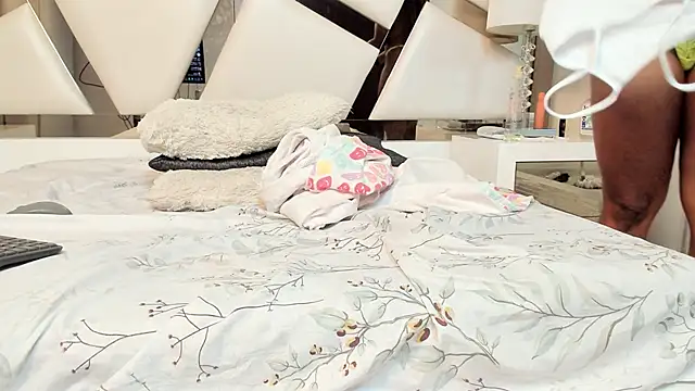 Chat +18 de TanyaOconnor ao vivo