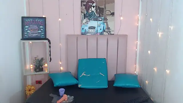 casandraroberthrs707 Adlı Modelin Canlı XXX Sohbeti