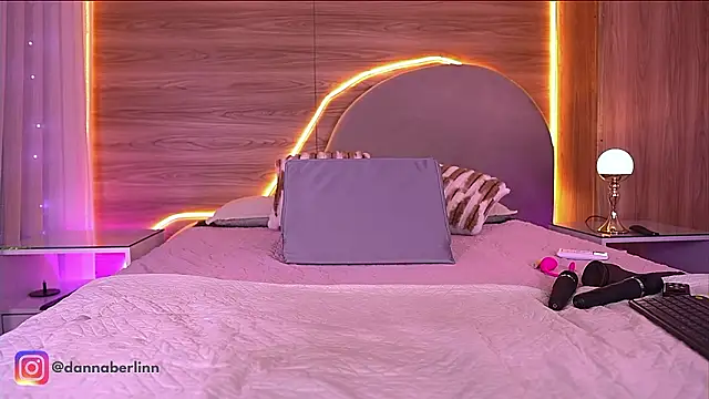 danna_berlin_: απευθείας συνομιλία ΧΧΧ