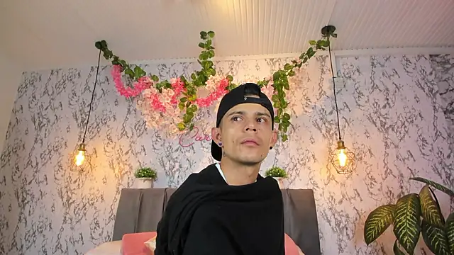 Bonny_and_carrot Show in webcam