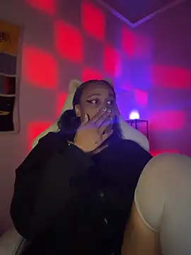 XXX chat uživo modela Lunalovesyou8