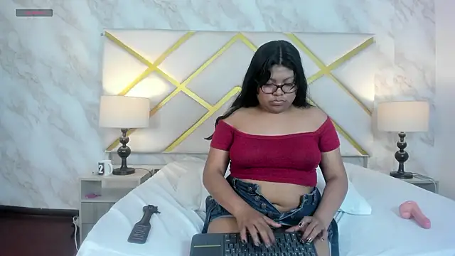 Kiri_Black_: онлайн-секс-чат