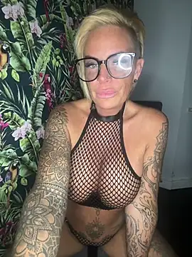 Chat +18 de Big-Tits696969 ao vivo