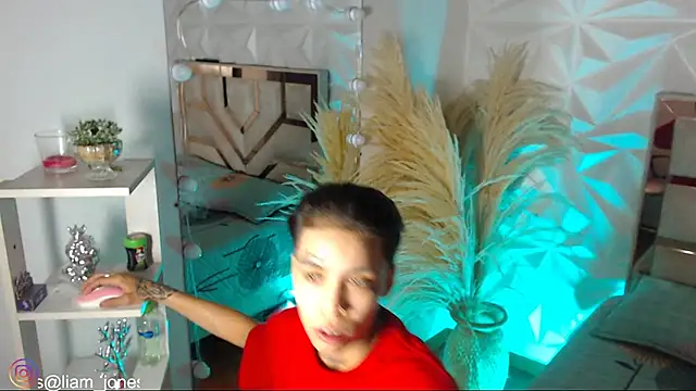 Jonesliam23のライブXXXチャット