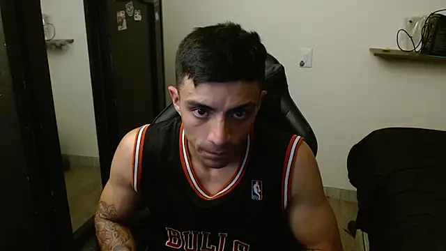 kv___xxx_ Adlı Modelin Canlı XXX Sohbeti