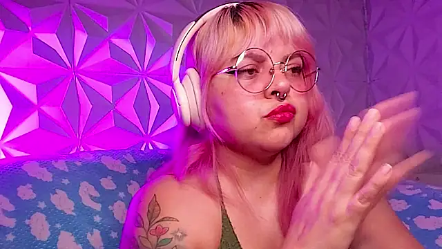 Satyn_doll Show in webcam