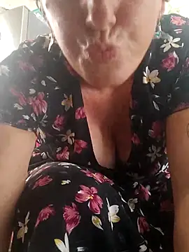 emiliemilfのライブXXXチャット