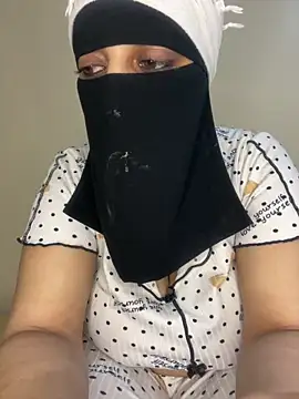 Pokazy przed kamerką – rahaf_arab1