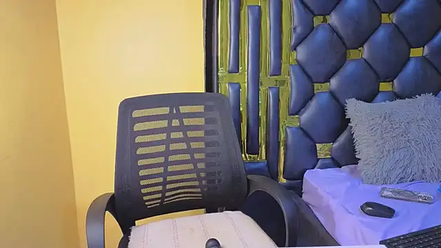 Pretty-sally Chat XXX in diretta