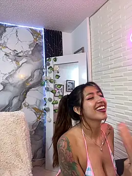 PamelaSuee Chat XXX in diretta