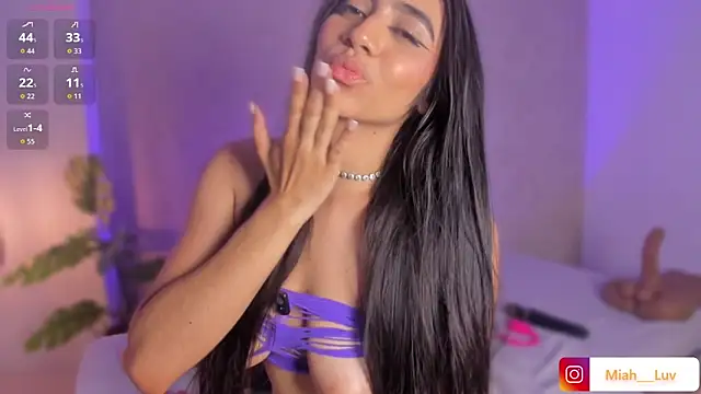 miah_luv Adlı Modelin Canlı XXX Sohbeti