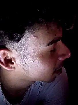 baby_22cm: διαδικτυακό σόου στην κάμερα