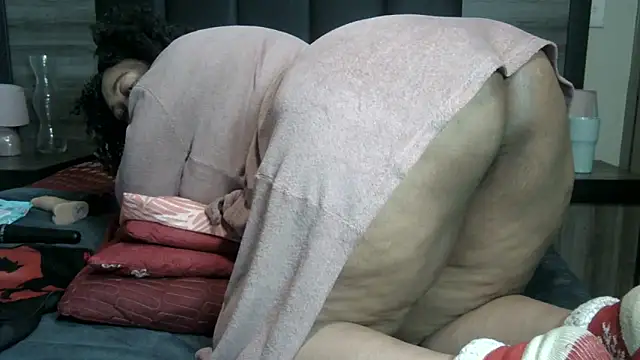 BigButt-MomJ75 Show in webcam
