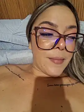 LiviaTavares_123 即時 XXX 聊天