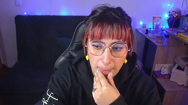 Miacatsito3's Live XXX Chat