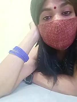 Lovely_Ladyboy_star élő XXX-chatje