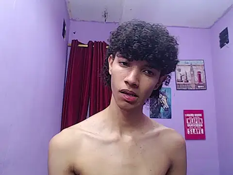 bigcock_twinks Adlı Modelin Canlı XXX Sohbeti