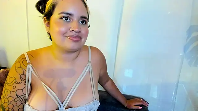 Show de mia_rose_9 na webcam