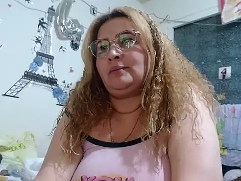 Perla1981-- Live XXX-Chat