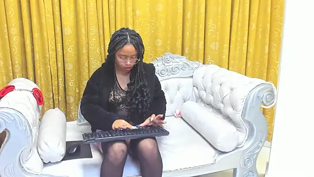 Lexy__grey_ Show in webcam