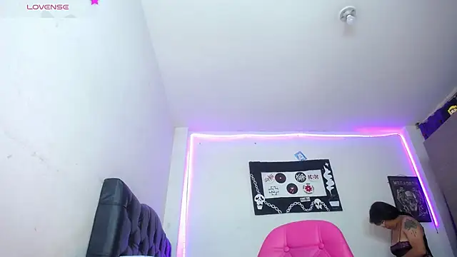 pinky_violeta's Live XXX Chat