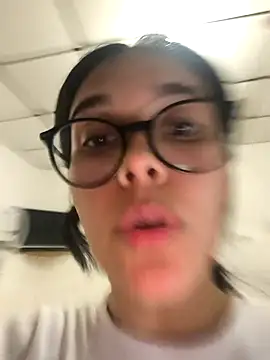 Chat XXX en directo de Annya-sweet