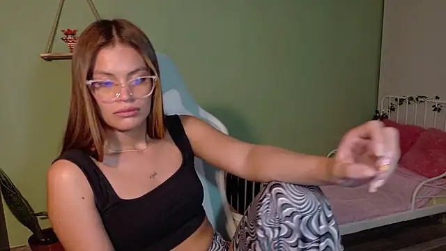 Emerald_Sparkles_'s Live XXX Chat