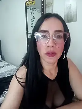 Chat XXX en directo de YaraDuartee