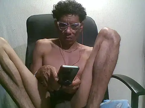 joseee004: διαδικτυακό σόου στην κάμερα