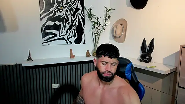 BENEDIICK Live XXX Chat