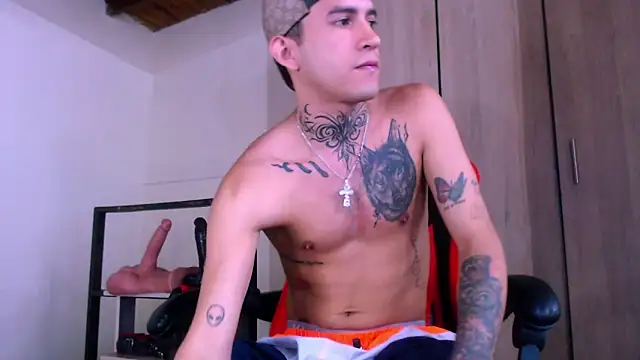 dilan_abraham12: διαδικτυακό σόου στην κάμερα