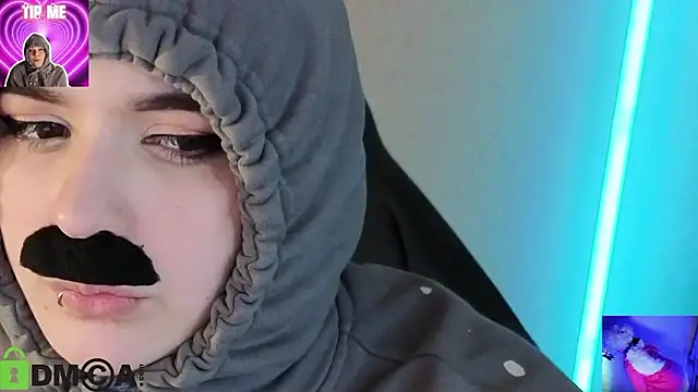 Mia_R0ss élő XXX-chatje