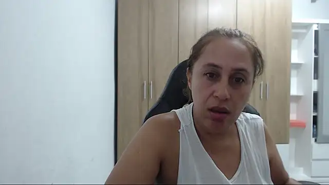 Chatroom XXX en direct de RoxanaLove9