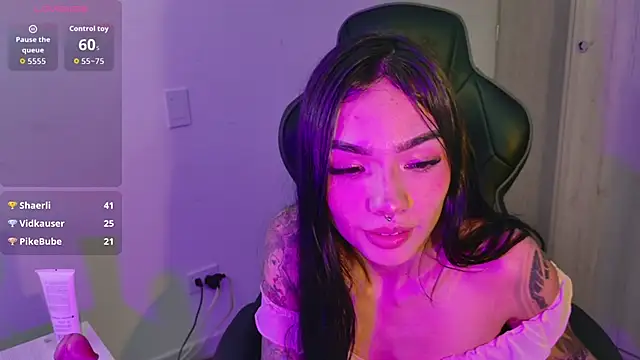 AriaLakshmi Show in webcam