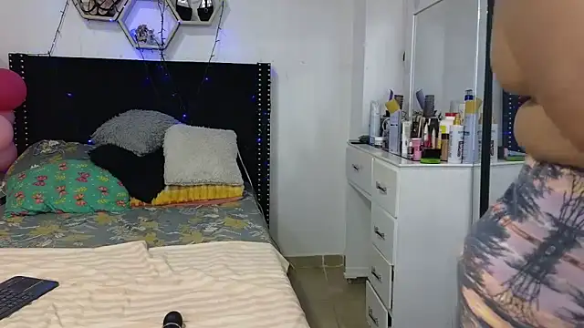 charlotte_077 élő XXX-chatje