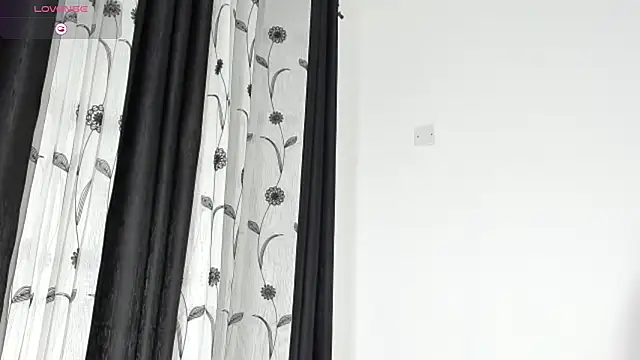 XXX chat uživo modela CREAMY_BUBBLEGUM