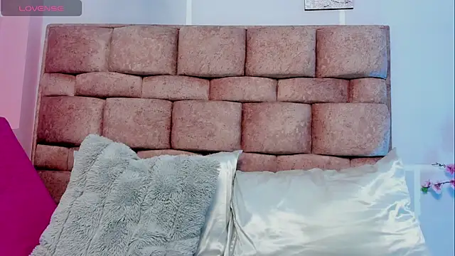 CurvaDorada_noa – Naživo XXX chat