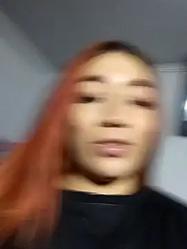 SerenaFoxx_ élő XXX-chatje