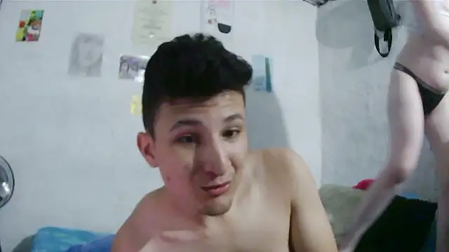 Naomi_666のライブXXXチャット