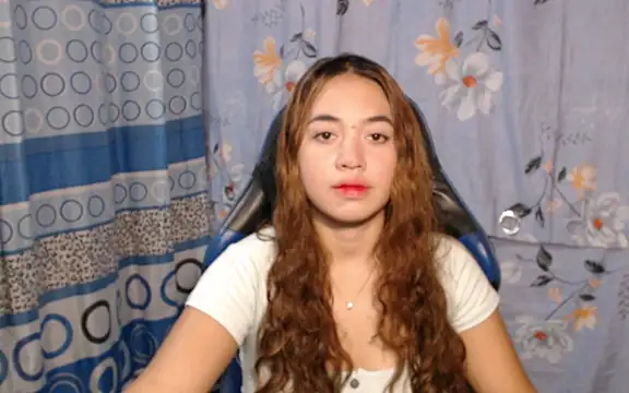 urlover_mae26's Live XXX Chat