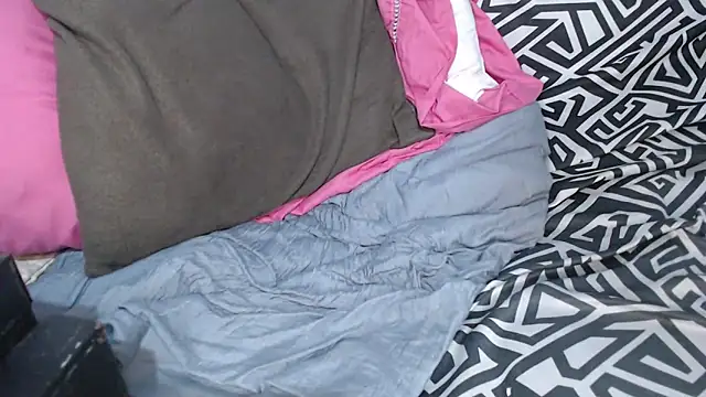 CamilaRoom's Live XXX Chat