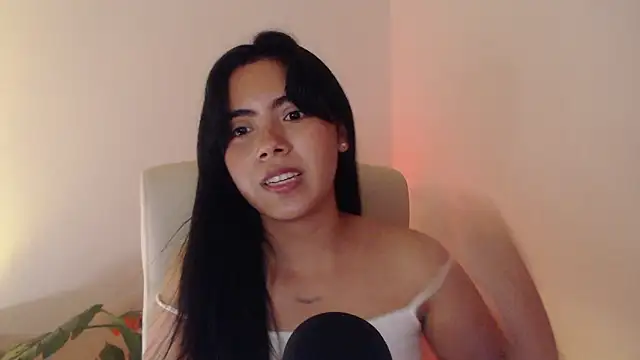 Mia_lali Adlı Modelin Canlı XXX Sohbeti