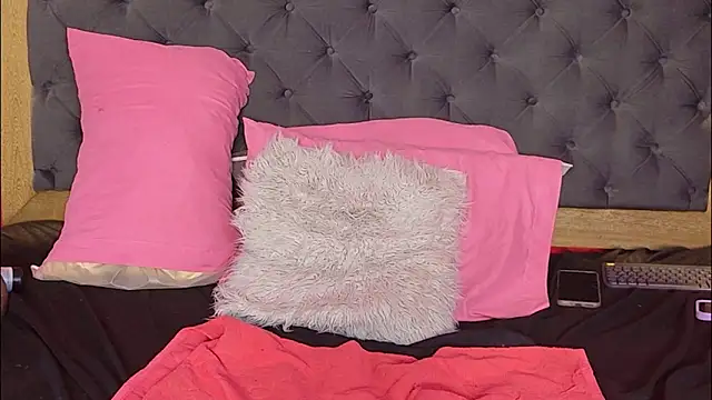 Chatroom XXX en direct de YayaHilton