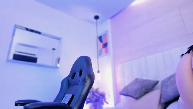 io_chie_'s Live XXX Chat