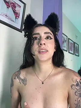 sharlot24 Show in webcam