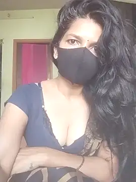 Shuttii_25: онлайн-секс-чат