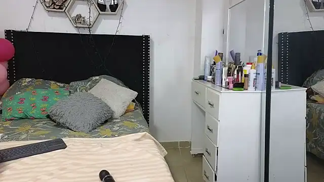 charlotte_077 live XXX chat