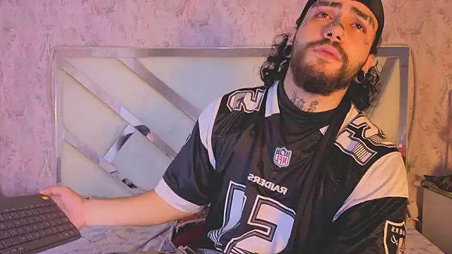 Benny_and_Mark's Live XXX Chat