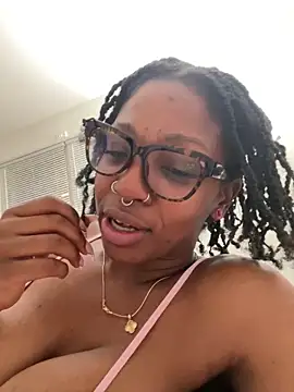 Chat +18 de mochamimi ao vivo